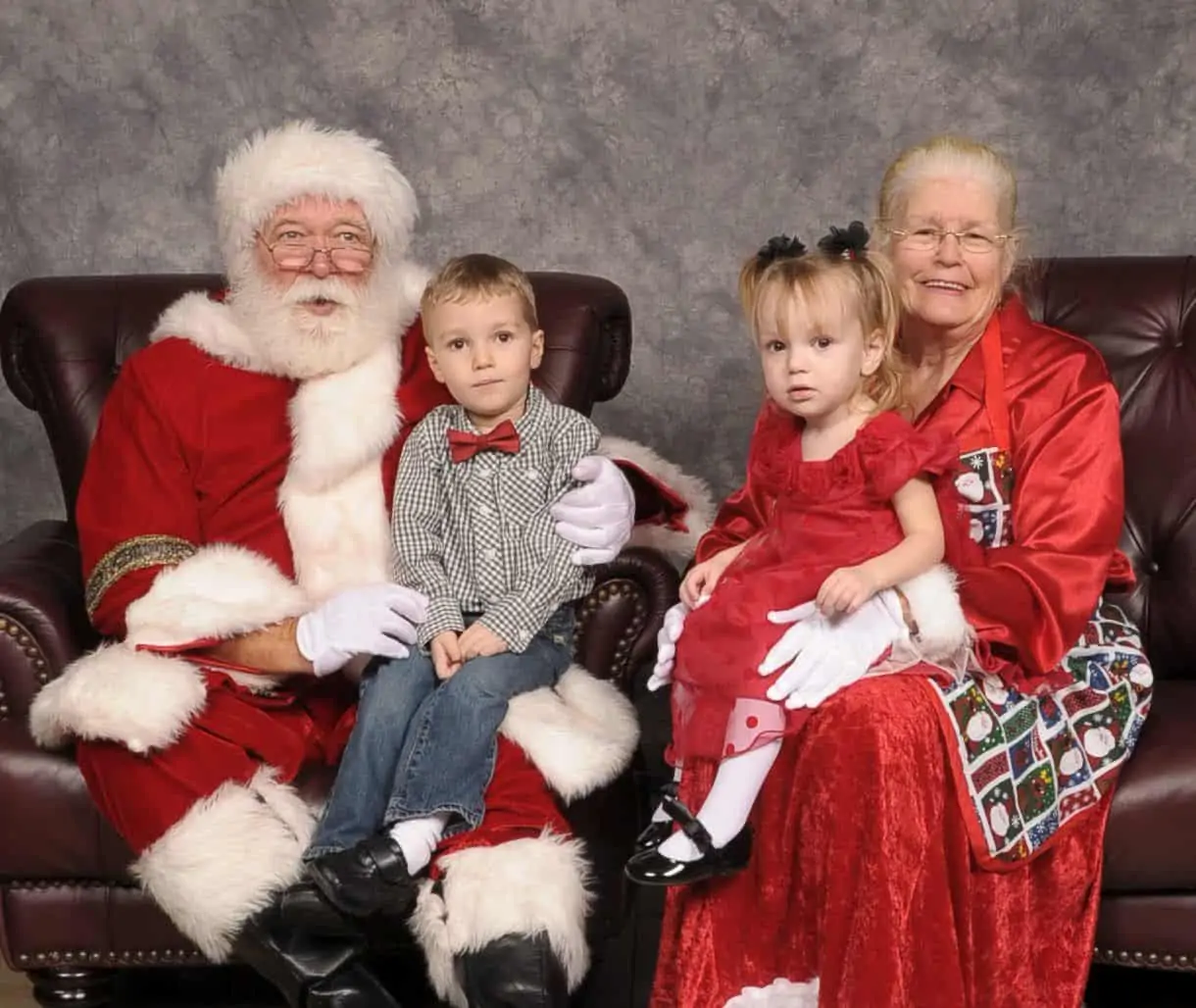 Photos with Santa - Image 3